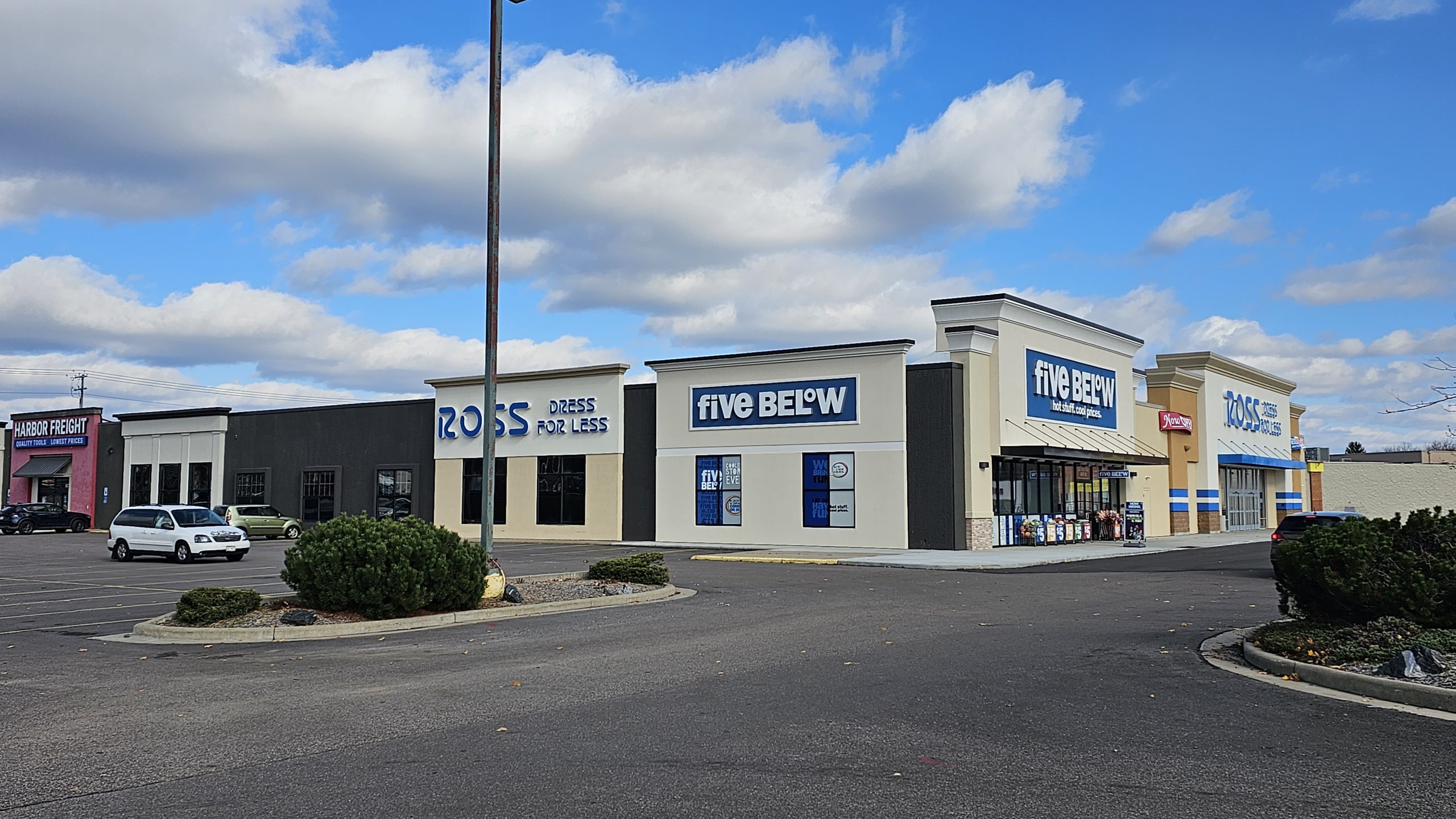 When will Ross Dress for Less open at the former Marshfield Mall?
