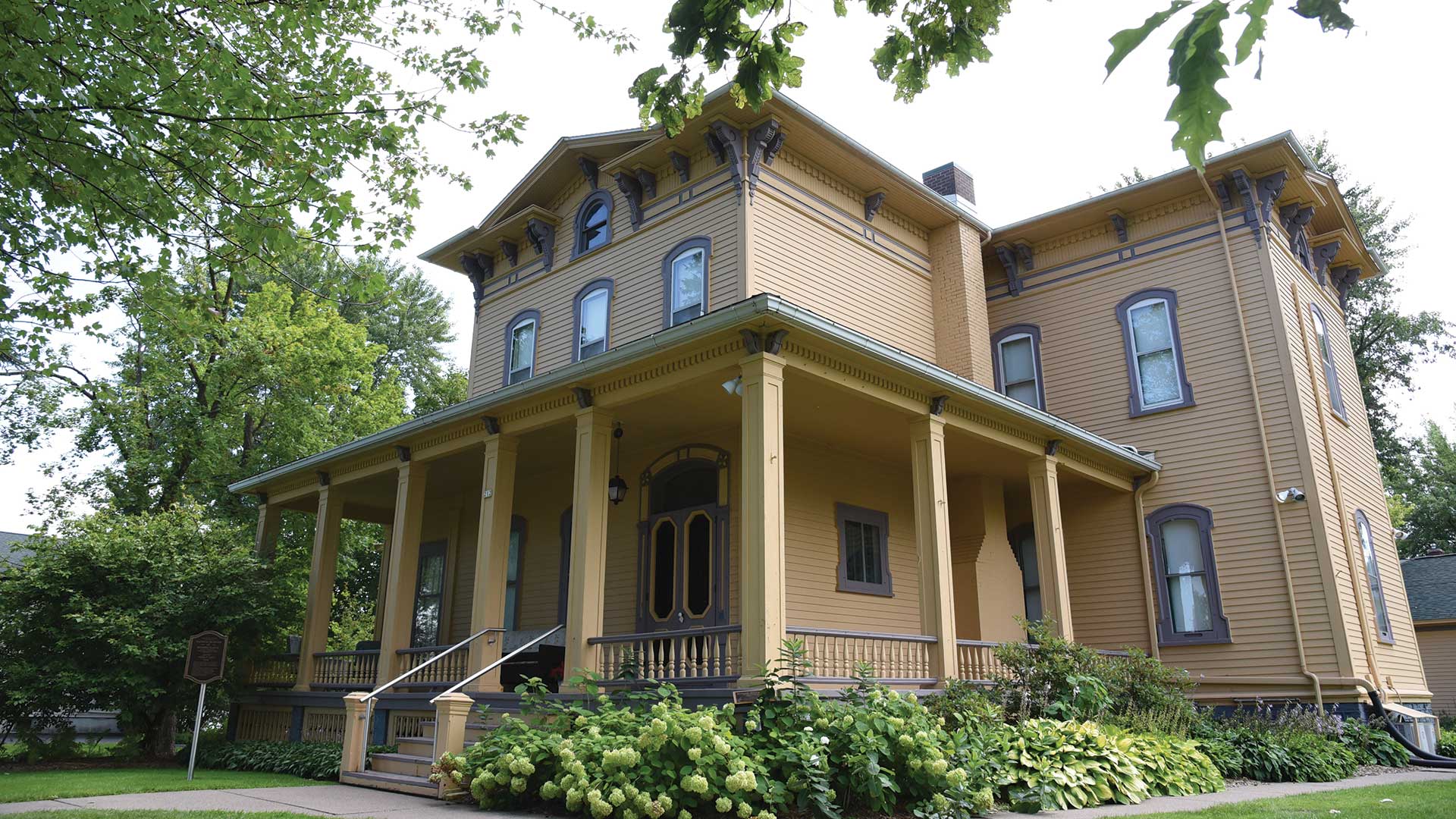 All about the Upham Mansion: Upham Mansion downtown in Marshfield, WI